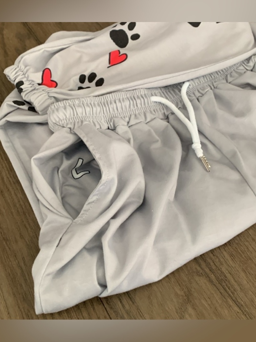 🕊️Joggers with Paw Prints & Red Hearts - Picture 5 of 8